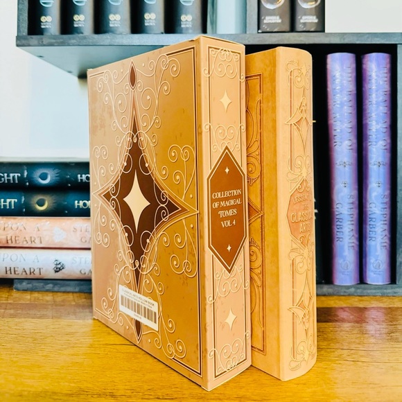 Fairyloot Exclusive Secret Book - Collection of Megical Tomes Vol. 4 - Picture 8 of 12
